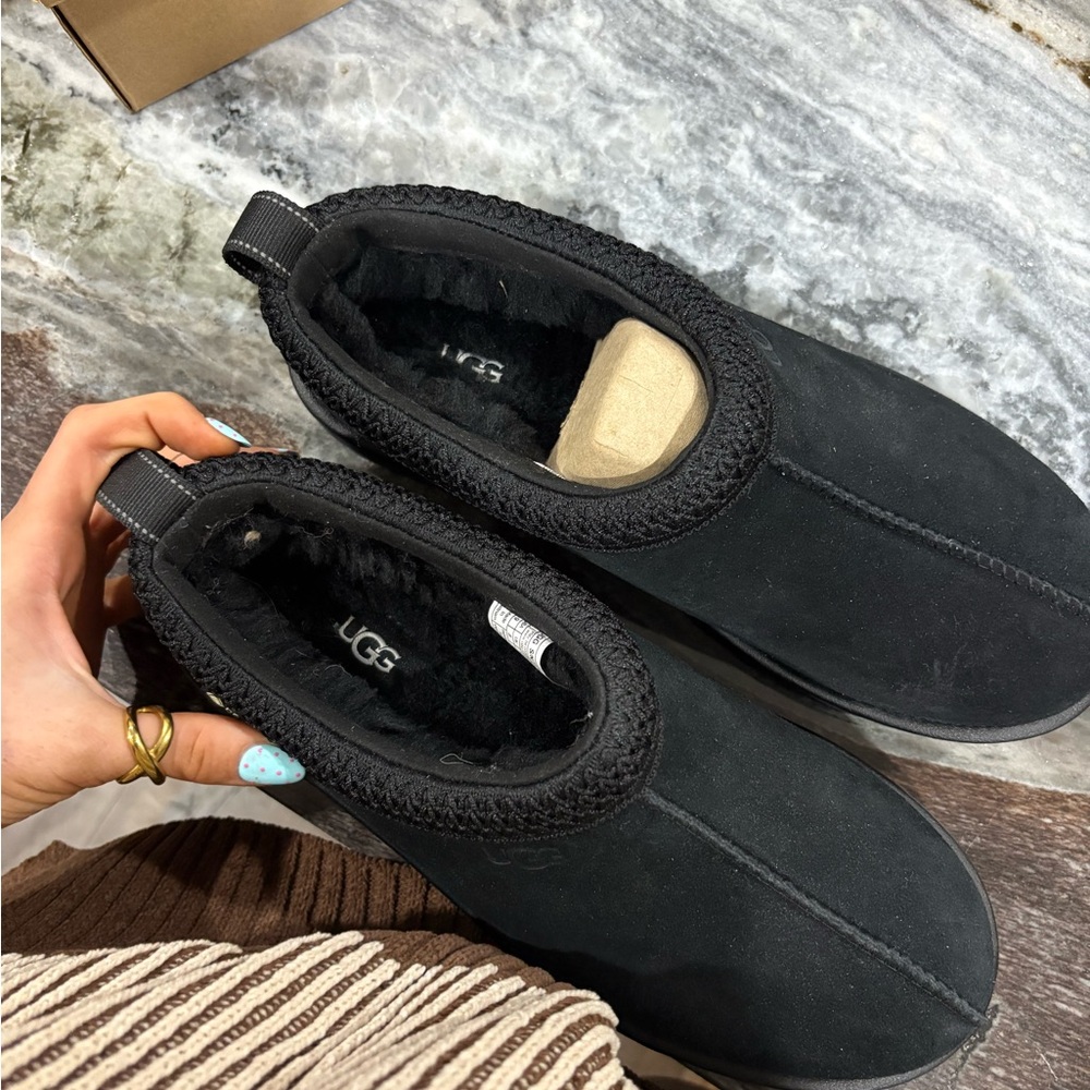 UGG Black tasman